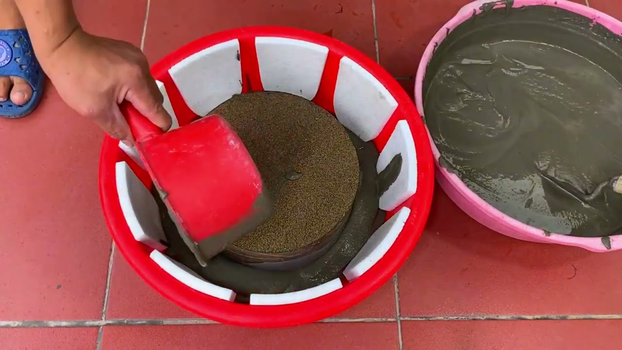 It's Easy To Make Beautiful Flower Pots From Cement And Plastic Pots | Garden Decoration Ideas