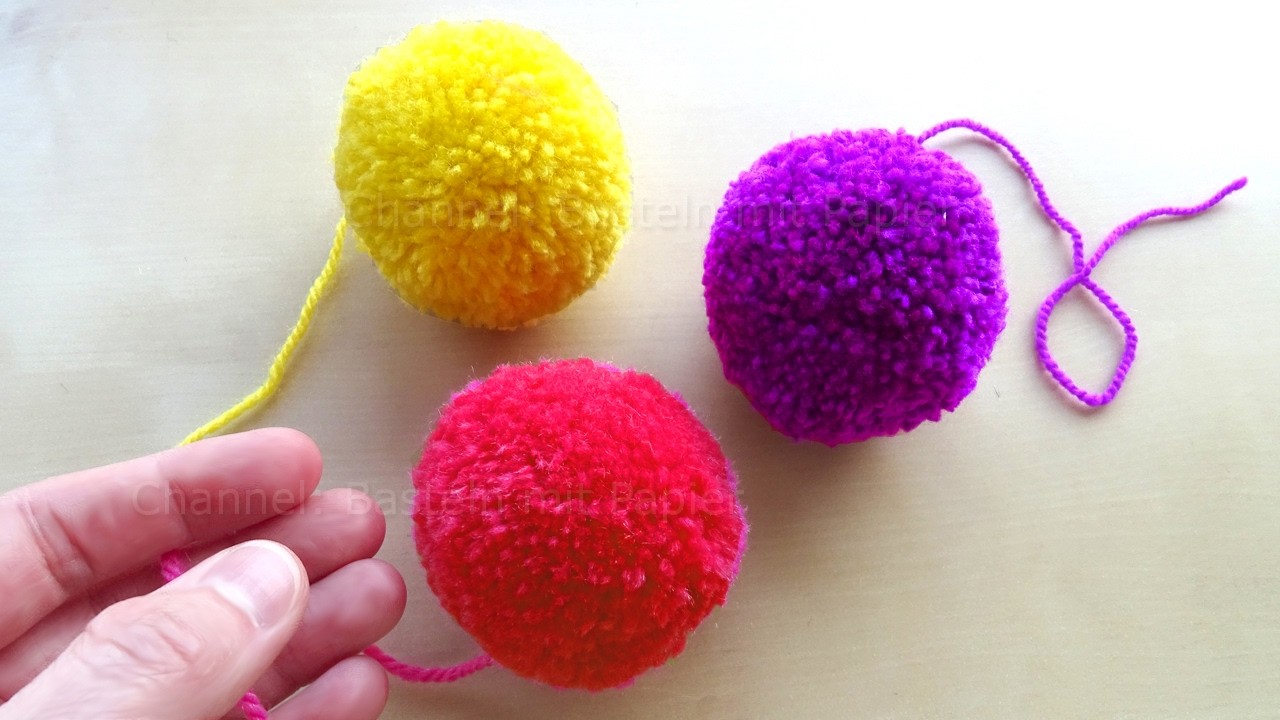 Bommel selber machen 🧶 Pompons einfach basteln 🧶 Basteln mit Wolle im Winter
