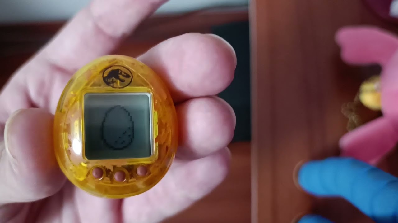 umboxing y descripción del tamagotchi nano jurasic world y hatchihoni