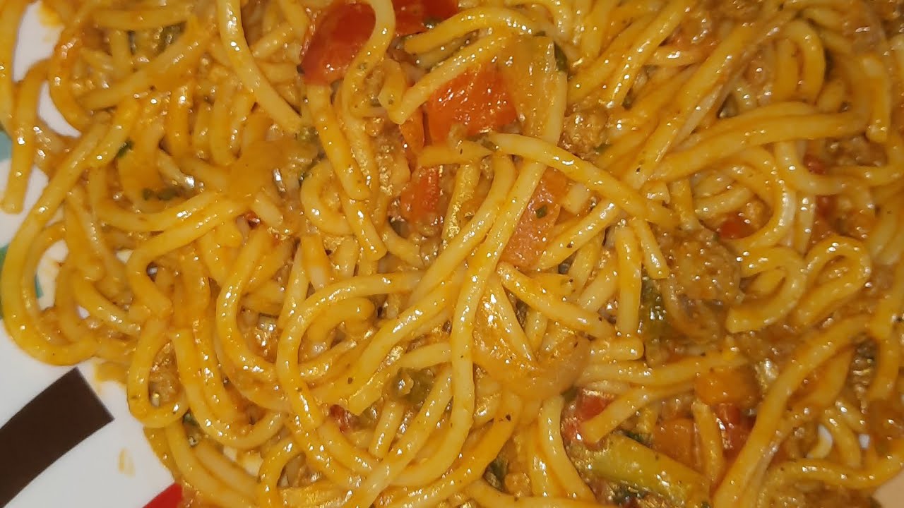 سباكيتي بالخضر والكفتة بولونيز روعة في المذاق أبهيري عائلتك وأولادك  😋😋😋