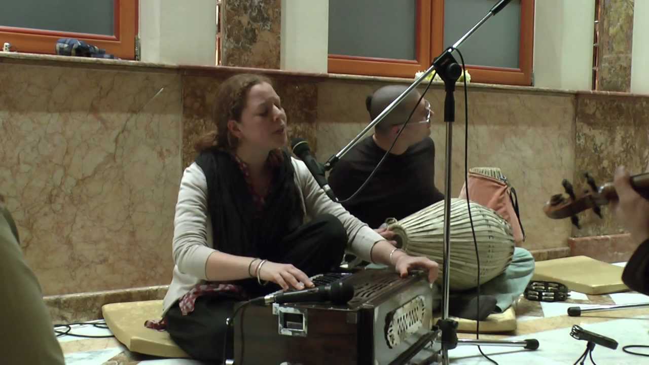 HG Jahnavi Devi Dasi  - Hare Krisna (Budapest 2012)