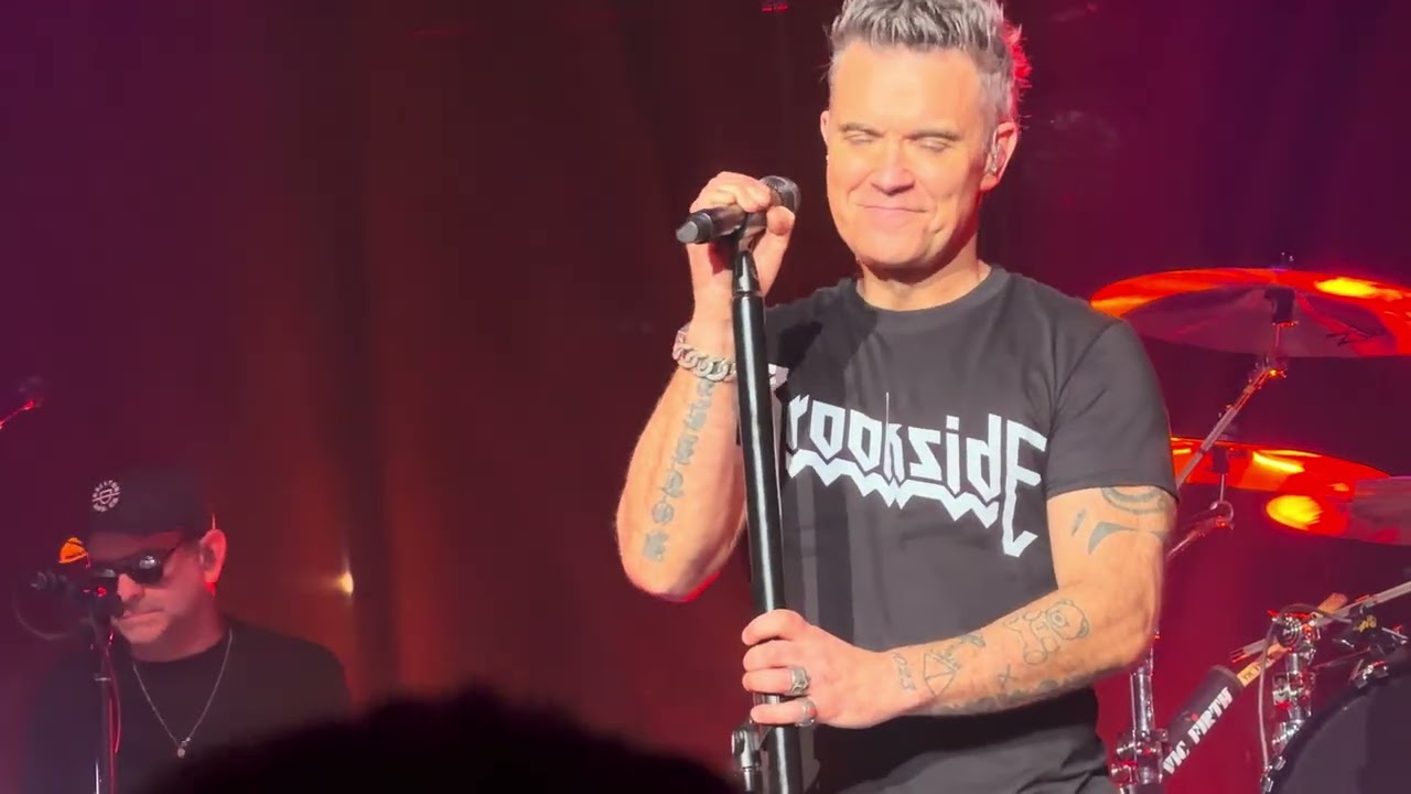 Robbie Williams- Baby Girl Window/ Hello, Sir- Live At Liverpool Olympia- 06/02/26