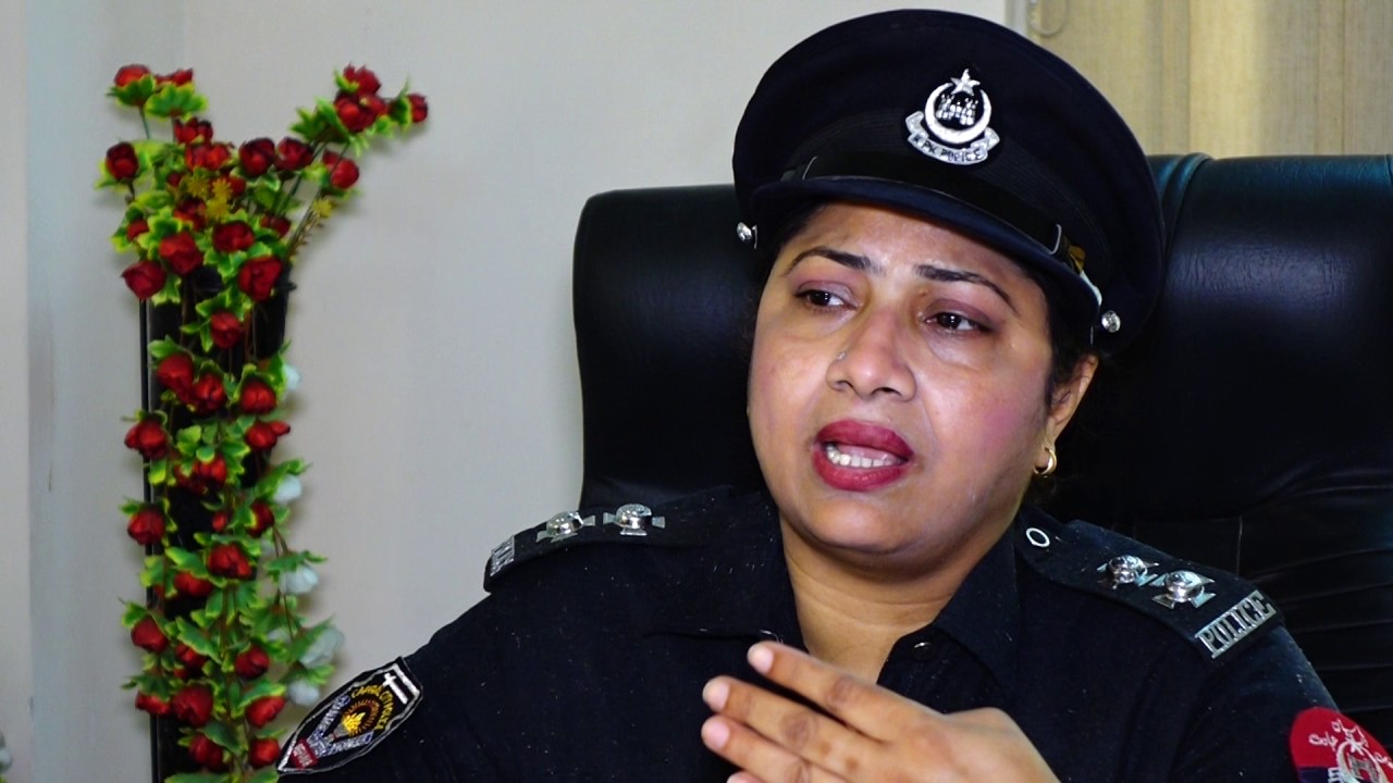 Pakistan's First Female Police Chief Breaking Cultural Taboos