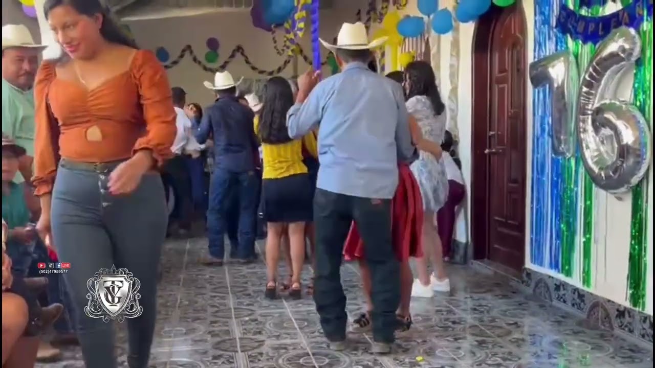 Mira nomás que muchachonas en este baile en pato Chiquimula