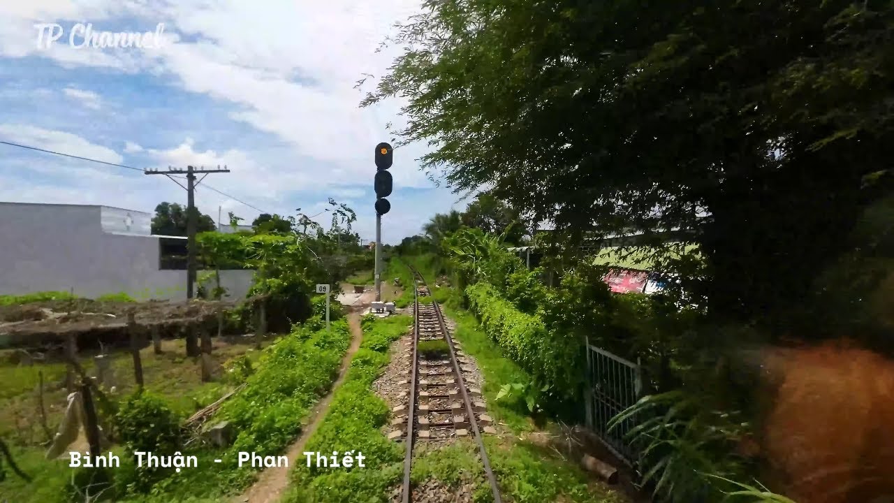HÀNH TRÌNH TÀU HỎA | NGẮM NHÌN VƯỜN THANH LONG TRÊN ĐOÀN TÀU SPT2 QUA ĐOẠN BÌNH THUẬN - PHAN THIẾT