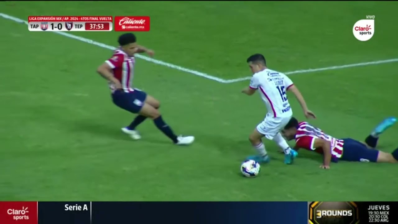 Francisco M&eacute;ndez quita el bal&oacute;n desde el suelo con la cabeza | Tapat&iacute;o vs Tepatitl&aacute;n