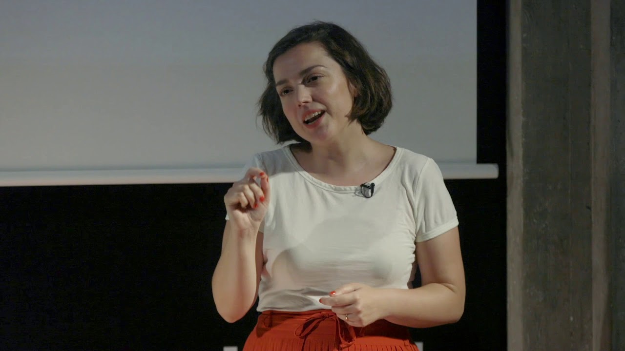 Cómo sobrevivir a un barrio muy turístico | Mercè Aguilar | TEDxJardinsdeLaribal