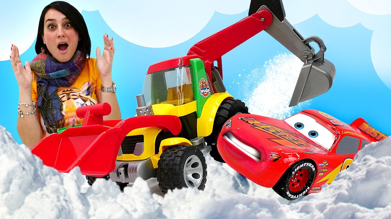 McQueen si è incastrato nella neve. Scuola Divertente. Video e cartoni animati per bambini