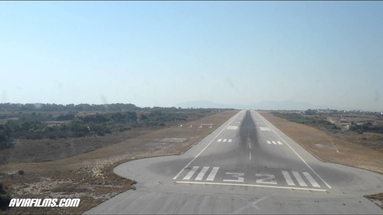 Amazing cockpit landing view Boeing 737 Kos airport