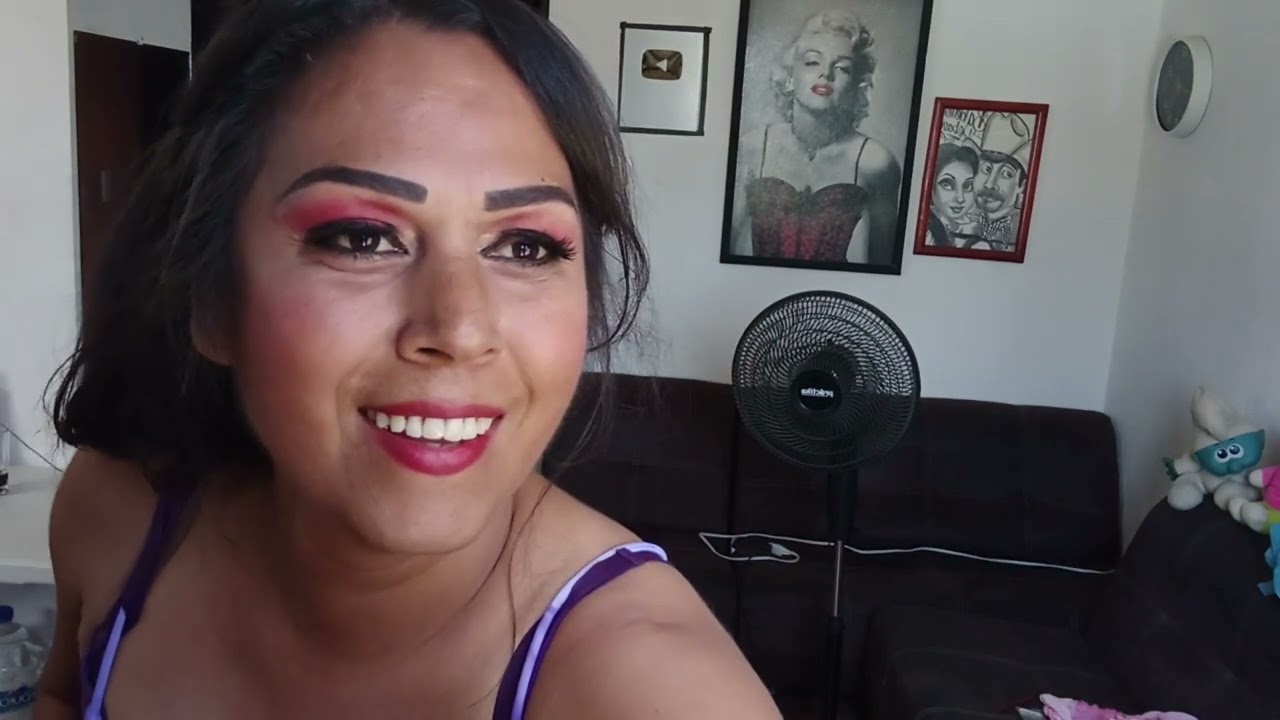 modelando vestidos y ropa 1nt3r10r de la pulga