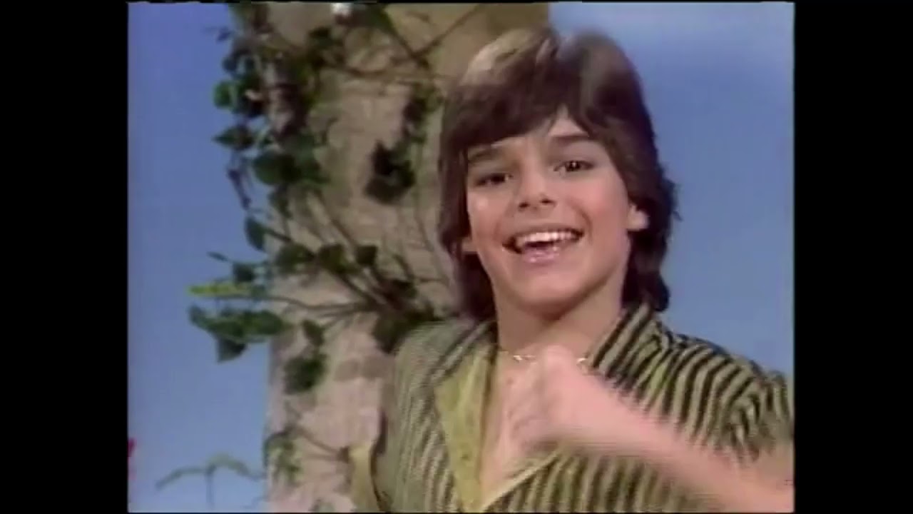 Menudo on Sesame Street - Gotta Get on Movin'