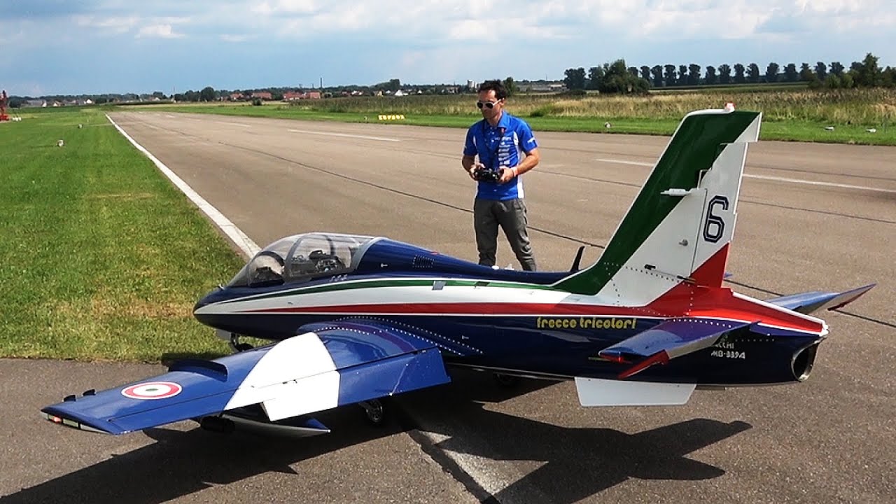XXXL RC AERMACCHI MB-339A 