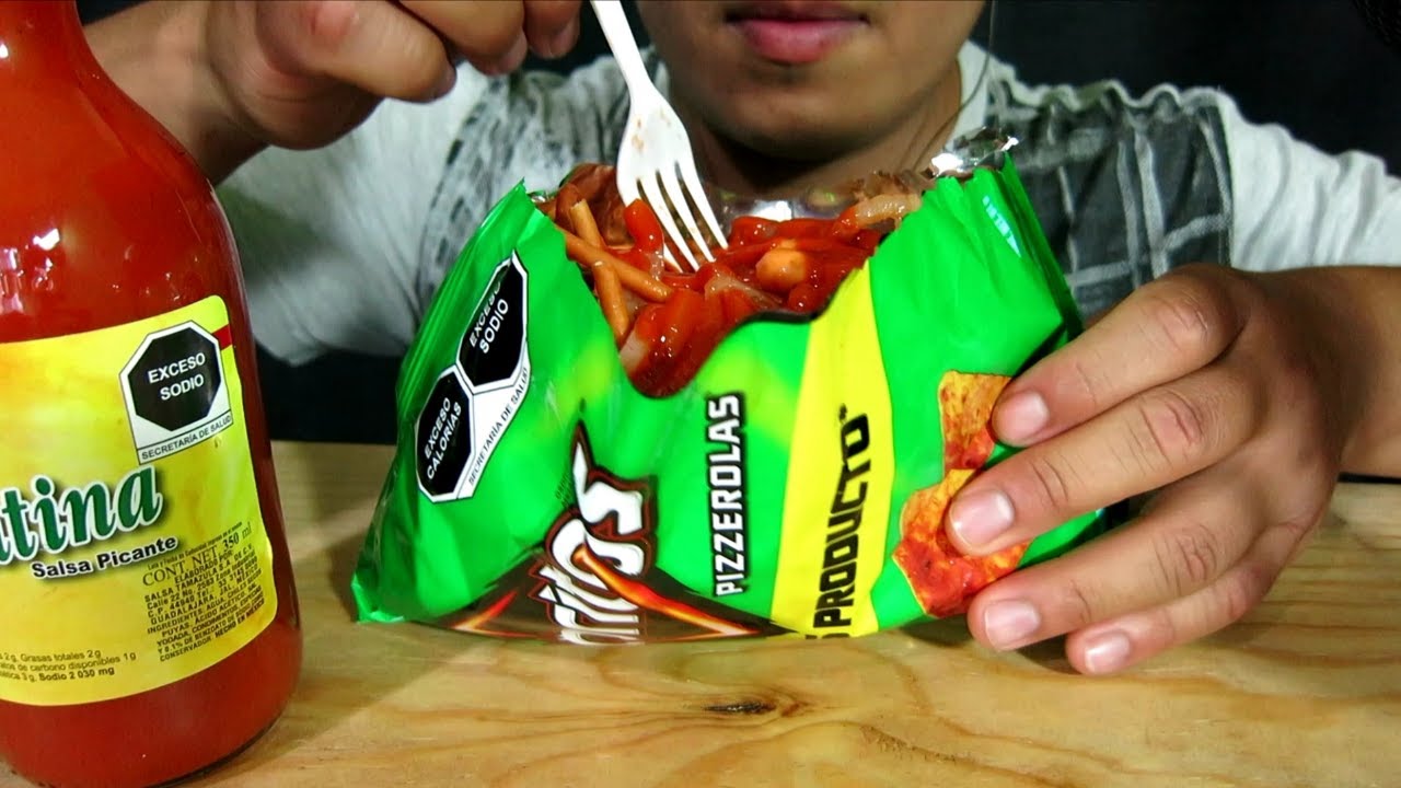 ASMR COMIENDO DORILOCOS PIZZEROLAS CON SALSA VALENTINA