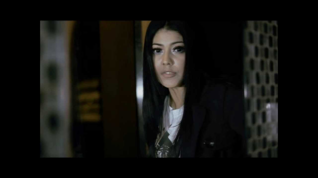 Iva Bachdim kesendirianku OFFICIAL Video Clip