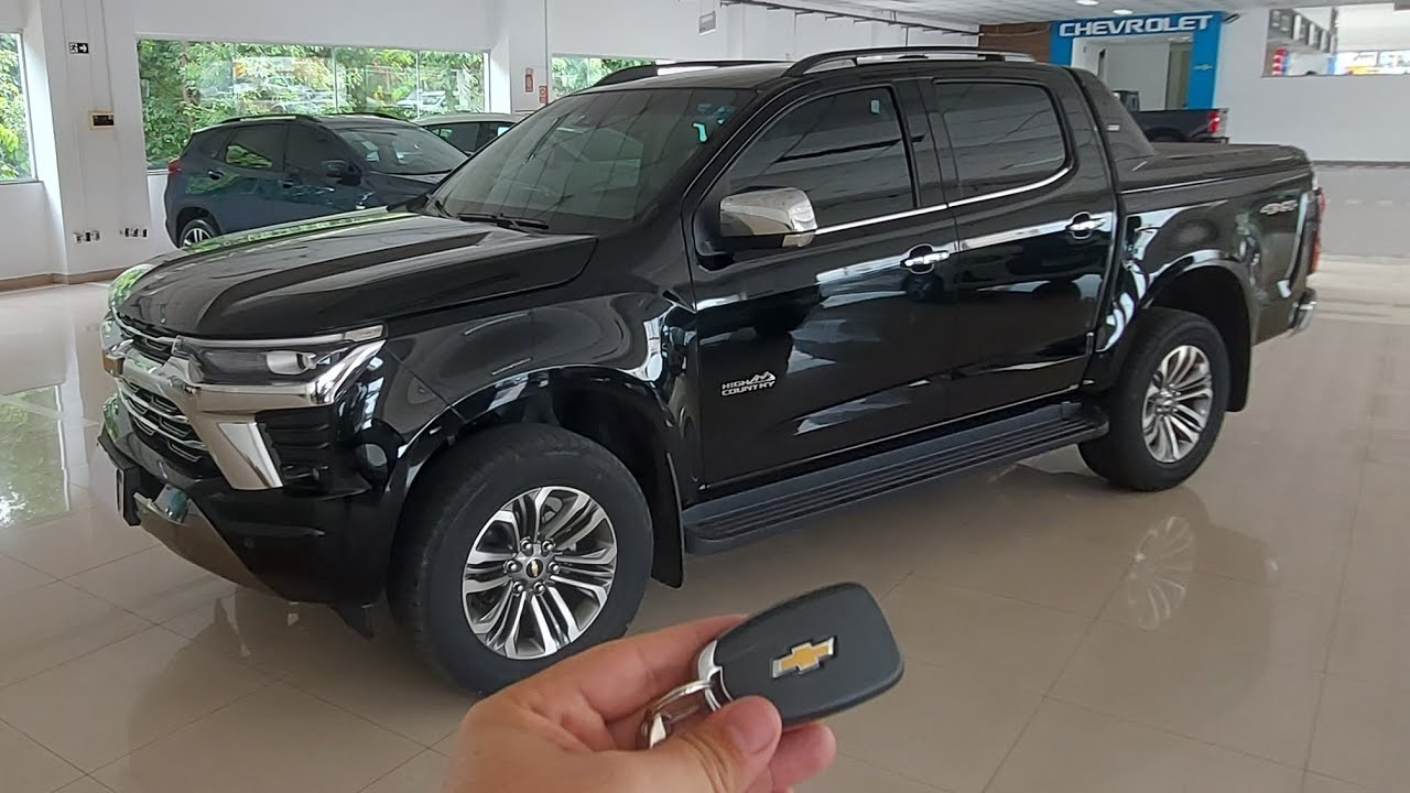 detalhes nova Chevrolet s10 high country preto ouro negro 2025 4x4 diesel autom&aacute;tica 8 marchas