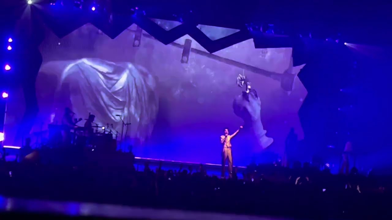 Concert de Mika au Liberté de Rennes (6 Mars 2024)-Underwater