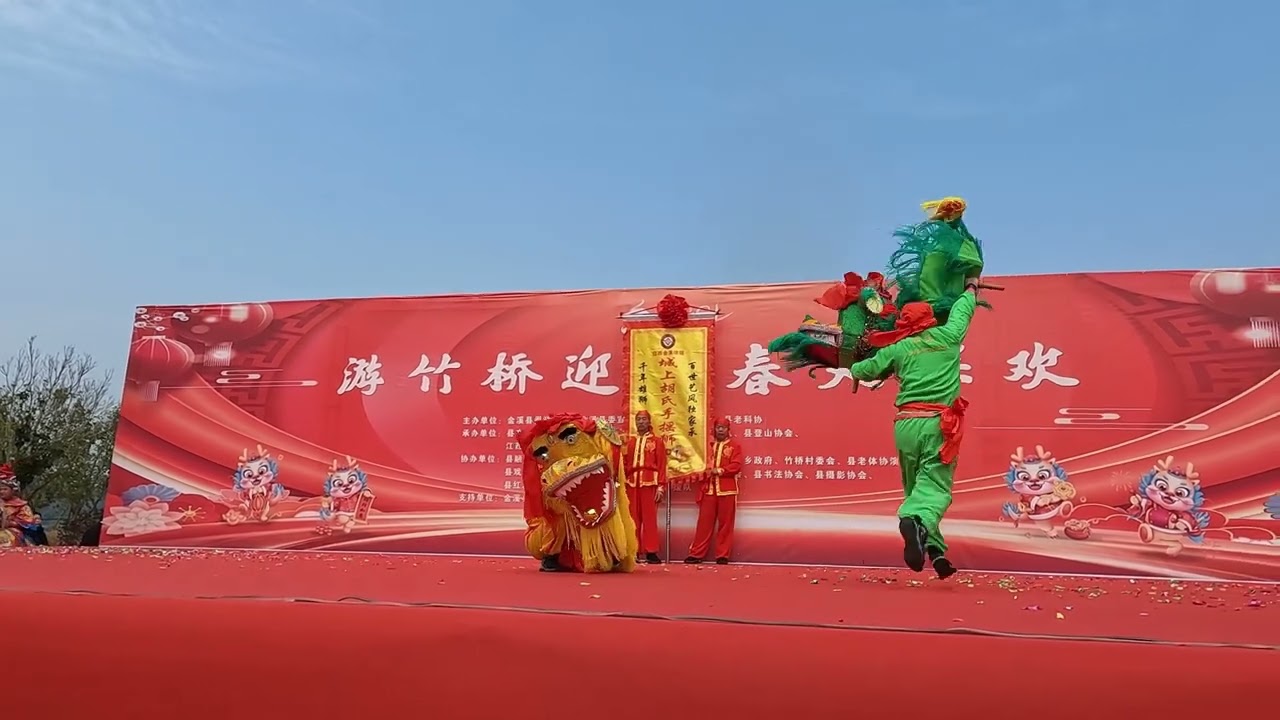 中国江西省抚州市金溪县乡村手摇狮表演Hand lion show in Jinxi County, Fuzhou City, Jiangxi province, China