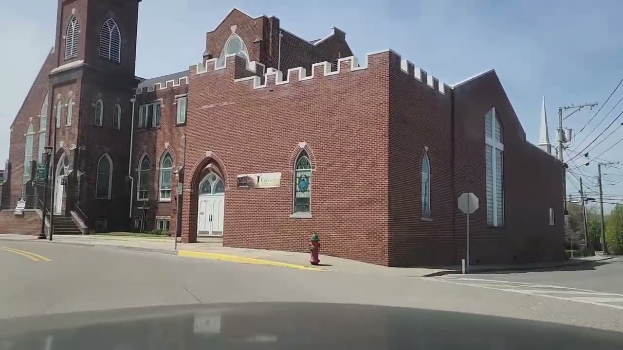 Driving Tazewell VA and talking history and more. Tourangie.com #tourangie #roadtrip #town #tazewell
