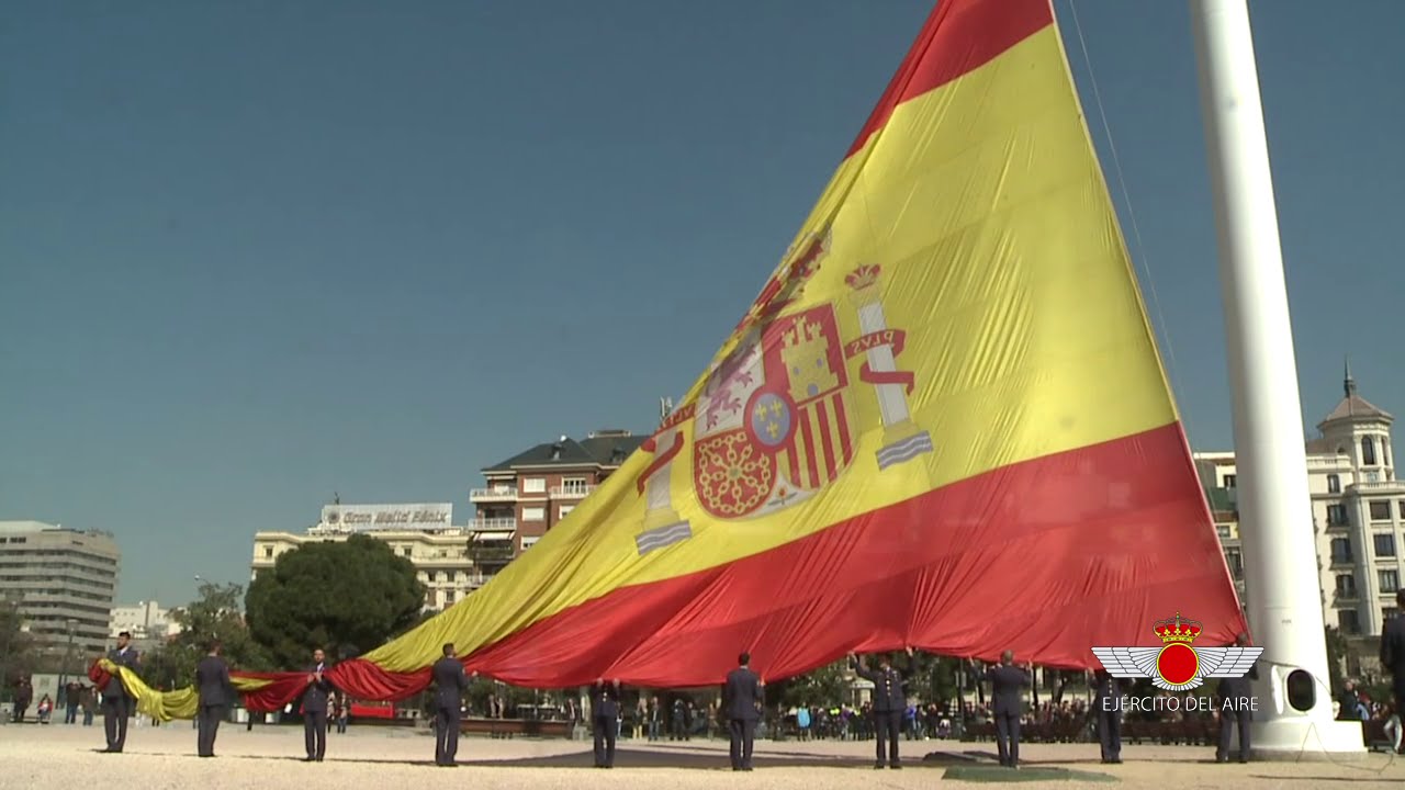 Izado de la Bandera en la Plaza del Descubrimiento