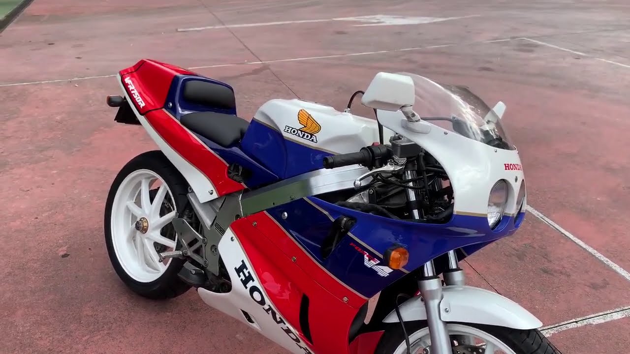 Un VIDEO que Muchos estabais esperando - Honda RC30 Replica by Cafe Racer SSpirit