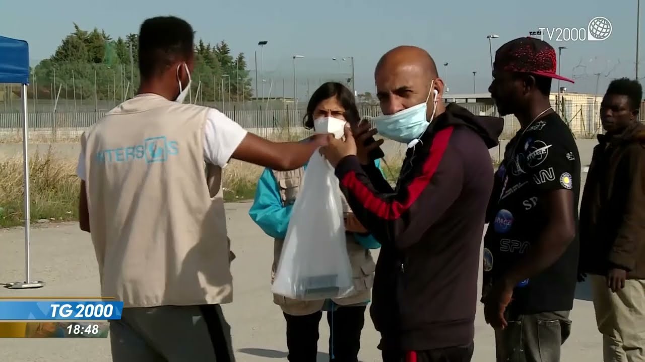 In Italia 10 mila migranti vivono da braccianti nei ghetti