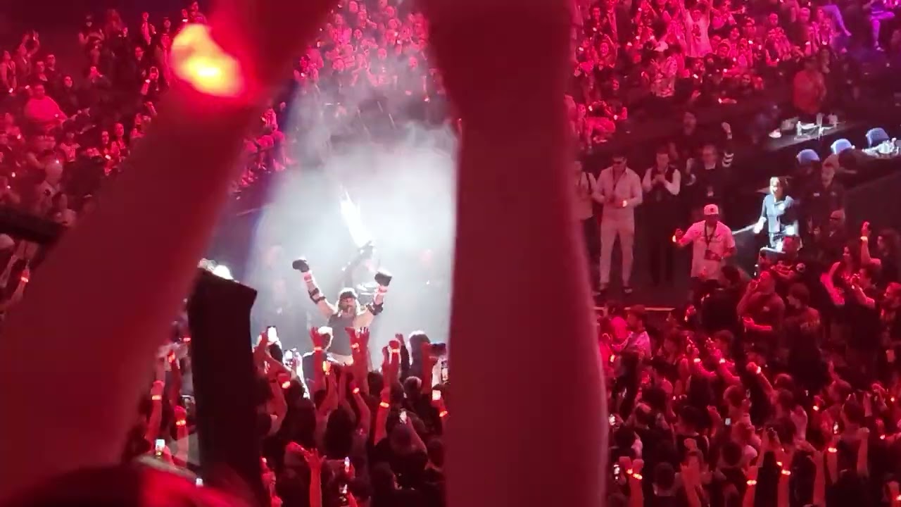 Crowd Reaction to Harley Morenstein Entrance from Crowd Area at Creator Clash 2