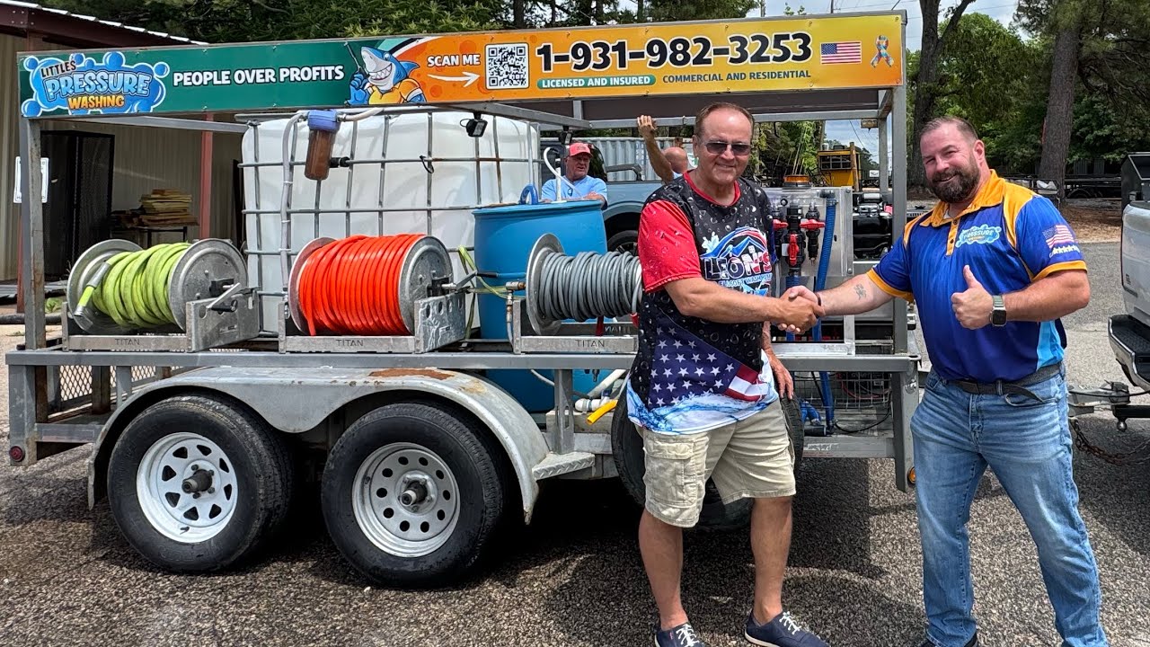 “Meet the MOFLO A Clutch/Belt Drive Soft Wash Beast with Remote Blend, 700 PSI,& Game-Changing Flow”