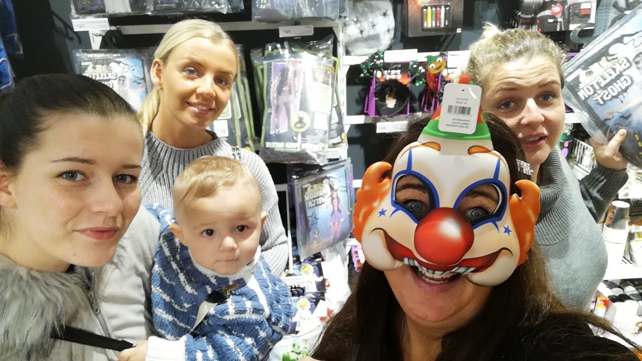 Hygge på RosTorv🥰Køber Halloween kostume til pigerne👽👻