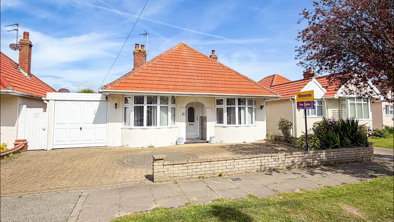 SPACIOUS BUNGALOW IN SOUGHT AFTER AREA - Canterbury Road, Holland-on-Sea