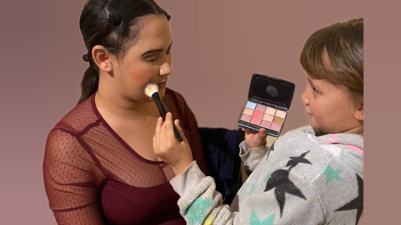 Doing my Aunts Makeup & Hair / #asmr #realsounds realsou