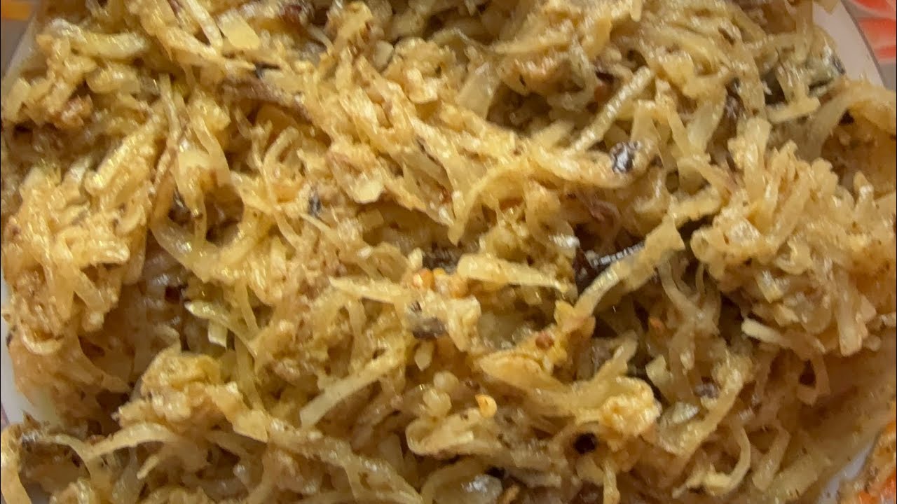 ইউনিক মুলার কুঁচির ভর্তা হাতে মাখিয়ে 