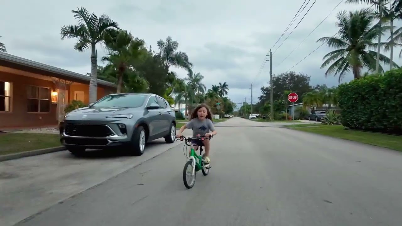 Speed-cycling Urban Hippie Pixie