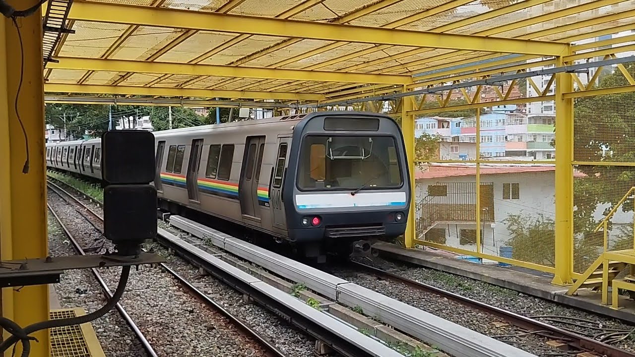Metro De Caracas Linea 1 Tren CAF S6 y Alstom S4 En la Estación Caño Amarillo