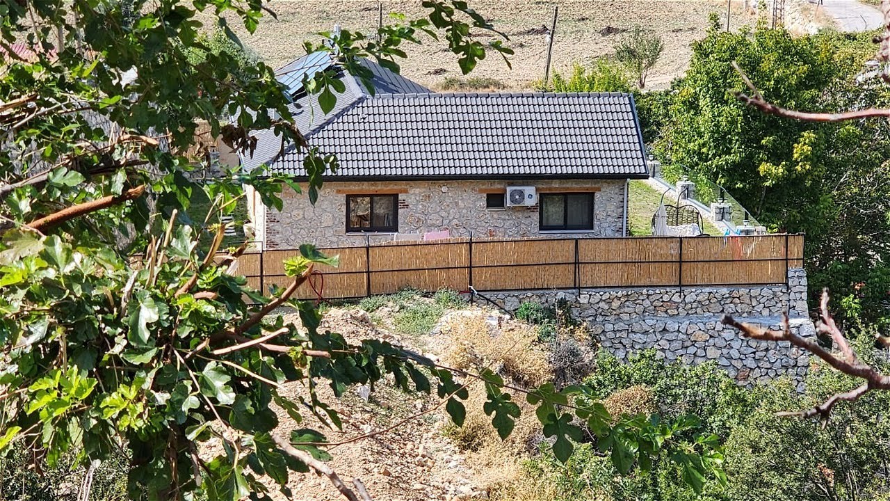 Seydikemer Arsa Köyünde Köy içi 1.897 Metrekare Satılık Arazi Eski Ev ve Meyve Bahçesi