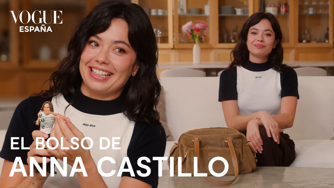 Что находится в сумочке Анны Кастильо? | VOGUE Spain