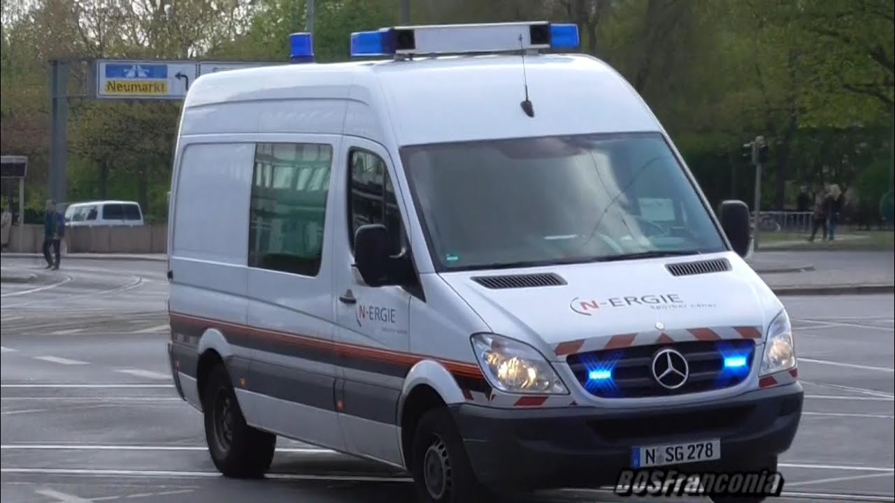 Einsatzfahrzeuge N-ERGIE auf Alarmfahrt