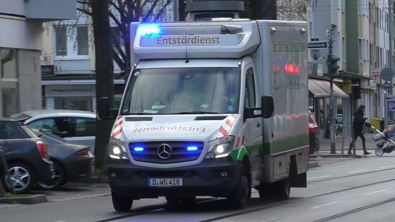 Einsatzfahrten Feuerwehr, Entstördienst, Rettungsdienst & Bundespolizei / Feuerwache 1 in Düsseldorf