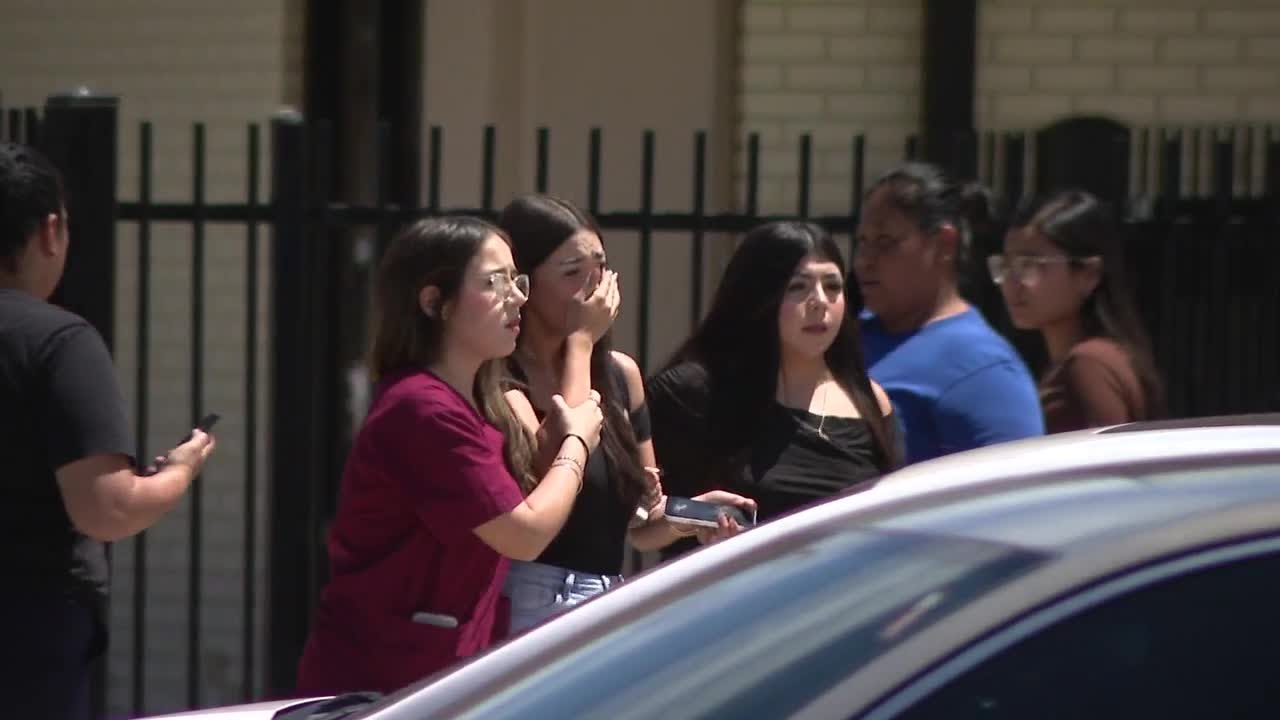 Community mourns after Maryvale HS student stabbed to death at school