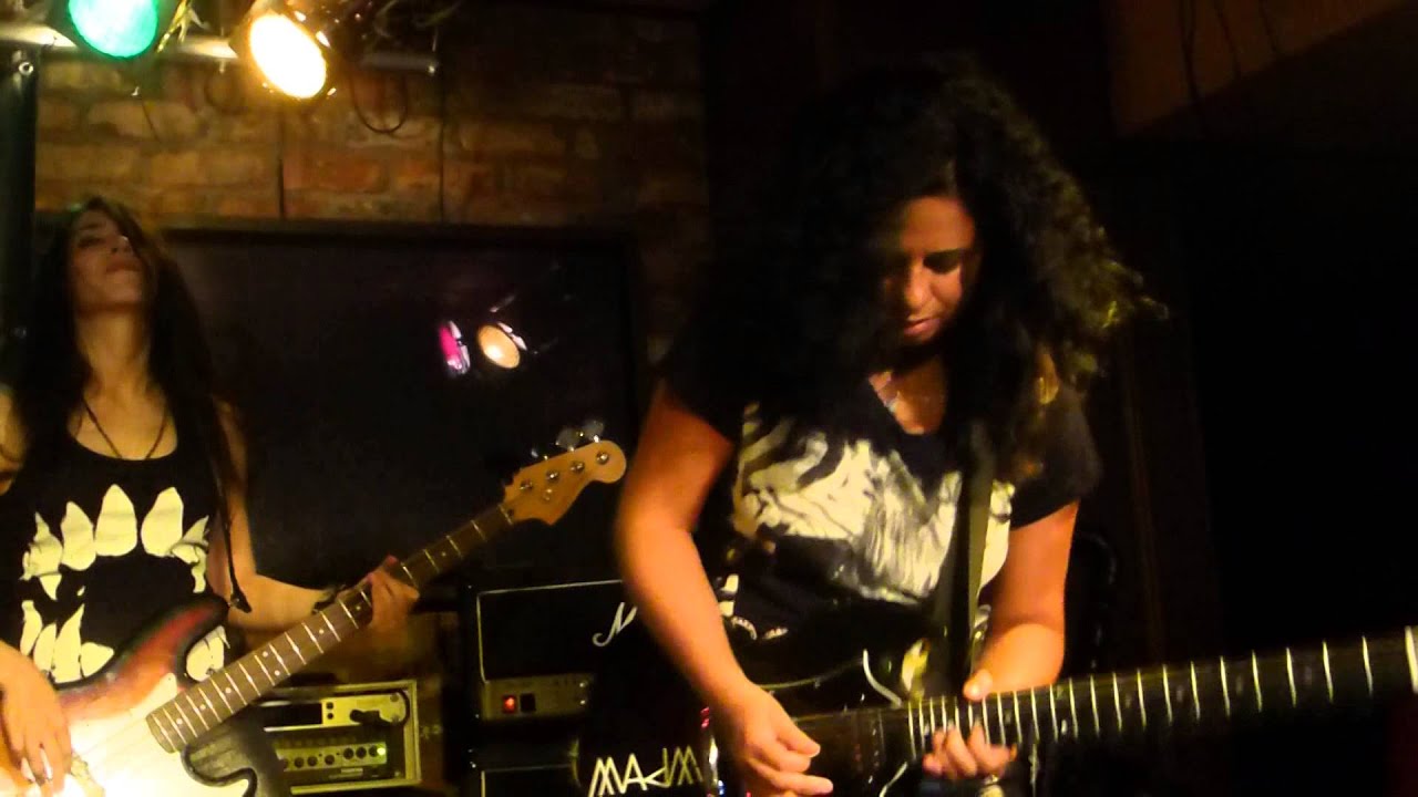 Back:N:Black (AC/DC's girls tribute) - Down Payment Blues (live Mr Pickwick Genève 05/09/14)