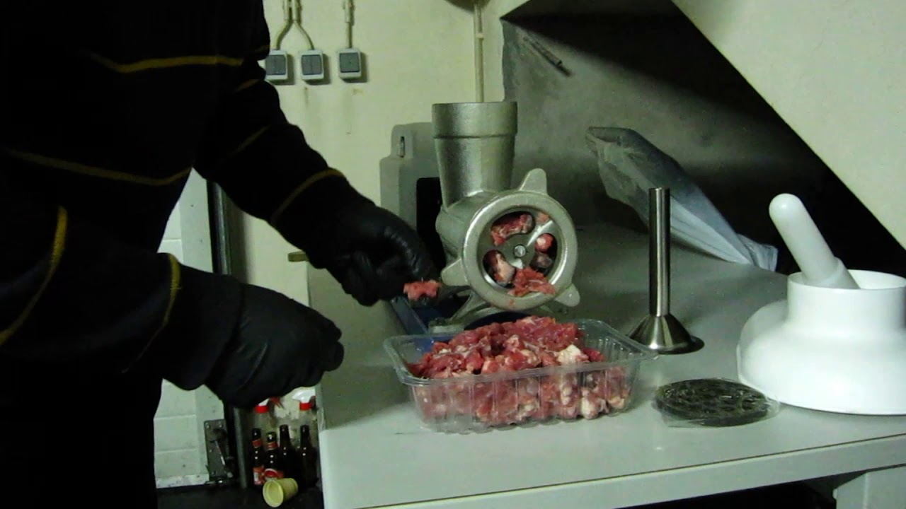Máquina de cortar carne e fazer enchidos