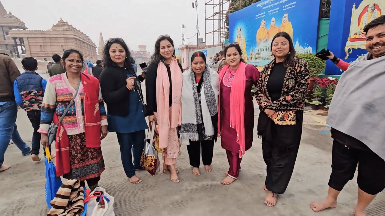 Prayagraj में आते ही लगे दोस्तों की भीड़ मिलकर हुआ दिल खुश | Kripalu Dham | Nishadraj Park