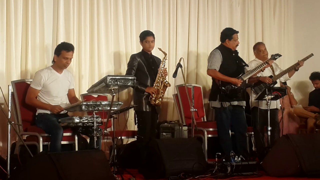 Sholay Title ... HARSH BHAVSAR playing Saxophone instrumental with Narendra Salaskar Sir; Sandip Sir