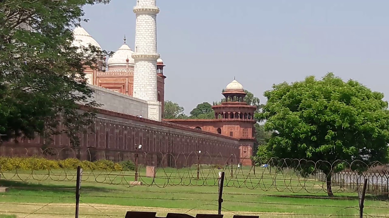 Taj Mahal / Tejo Mahalay view, Yamuna river side.