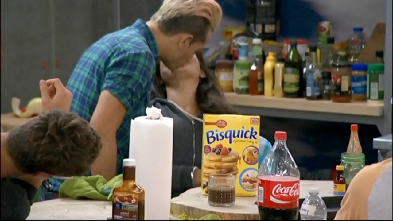 7/22 11:44pm - Frank Kisses Victoria Again as Zach Watches, Then Plan Their Wedding