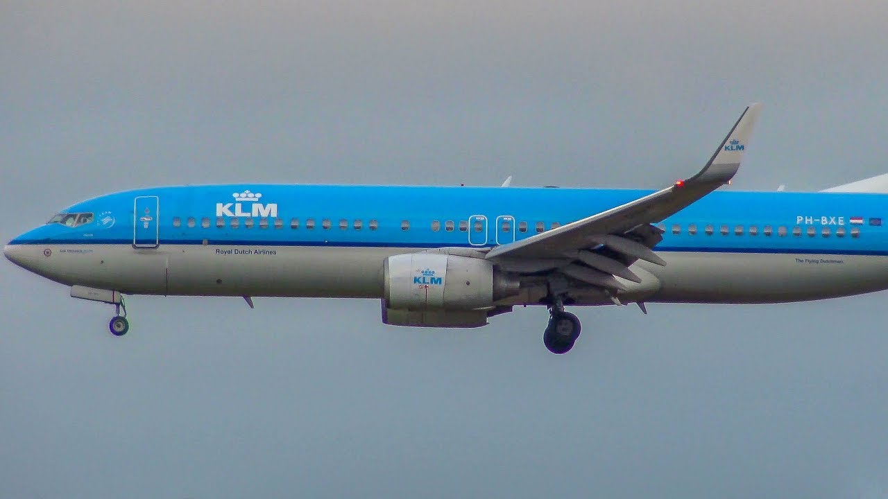 KLM Boeing 737-800 PH-BXE Landing at Hamburg