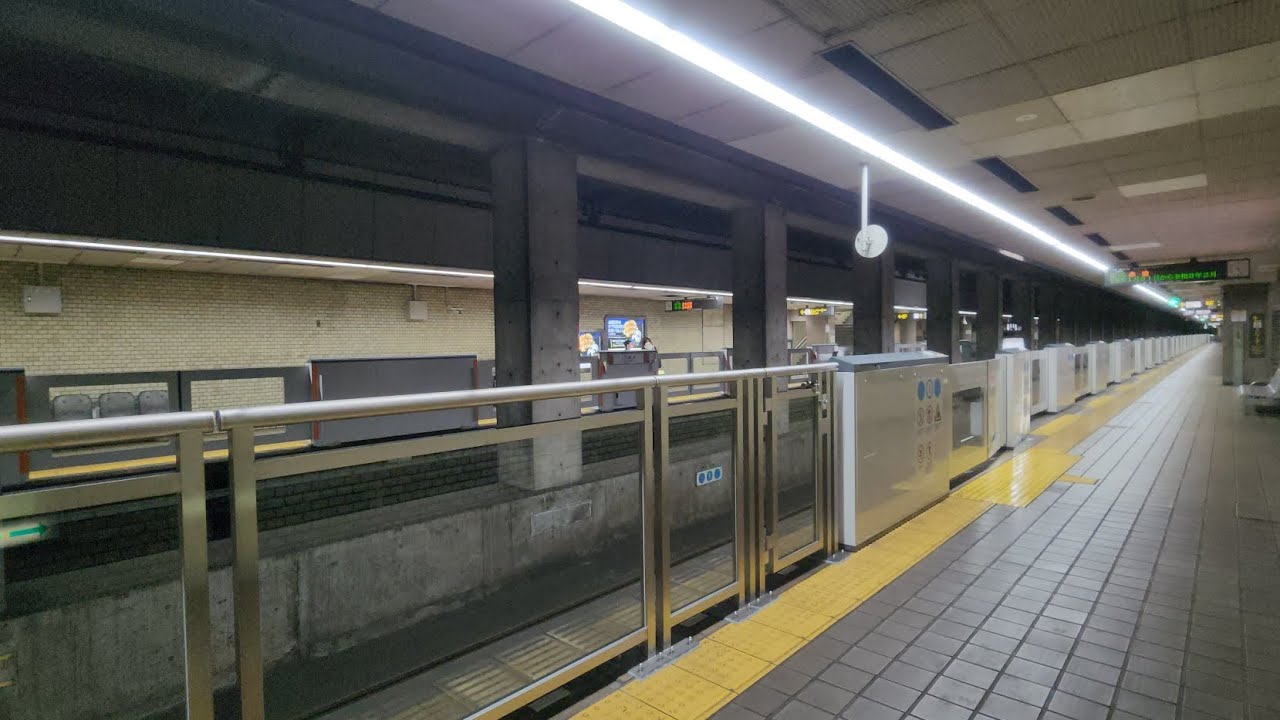 【第16個車站】名古屋市營地下鐵鶴舞線植田站的月台閘門首日投入運作的情況。