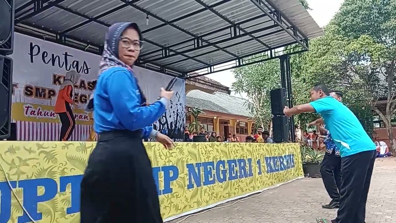 SUARA EMAS DARI SISWA SISWI BARU UPT SMP N 1 KEREK KABUPATEN TUBAN DI ACARA PENSI PENUTUPAN MPLS