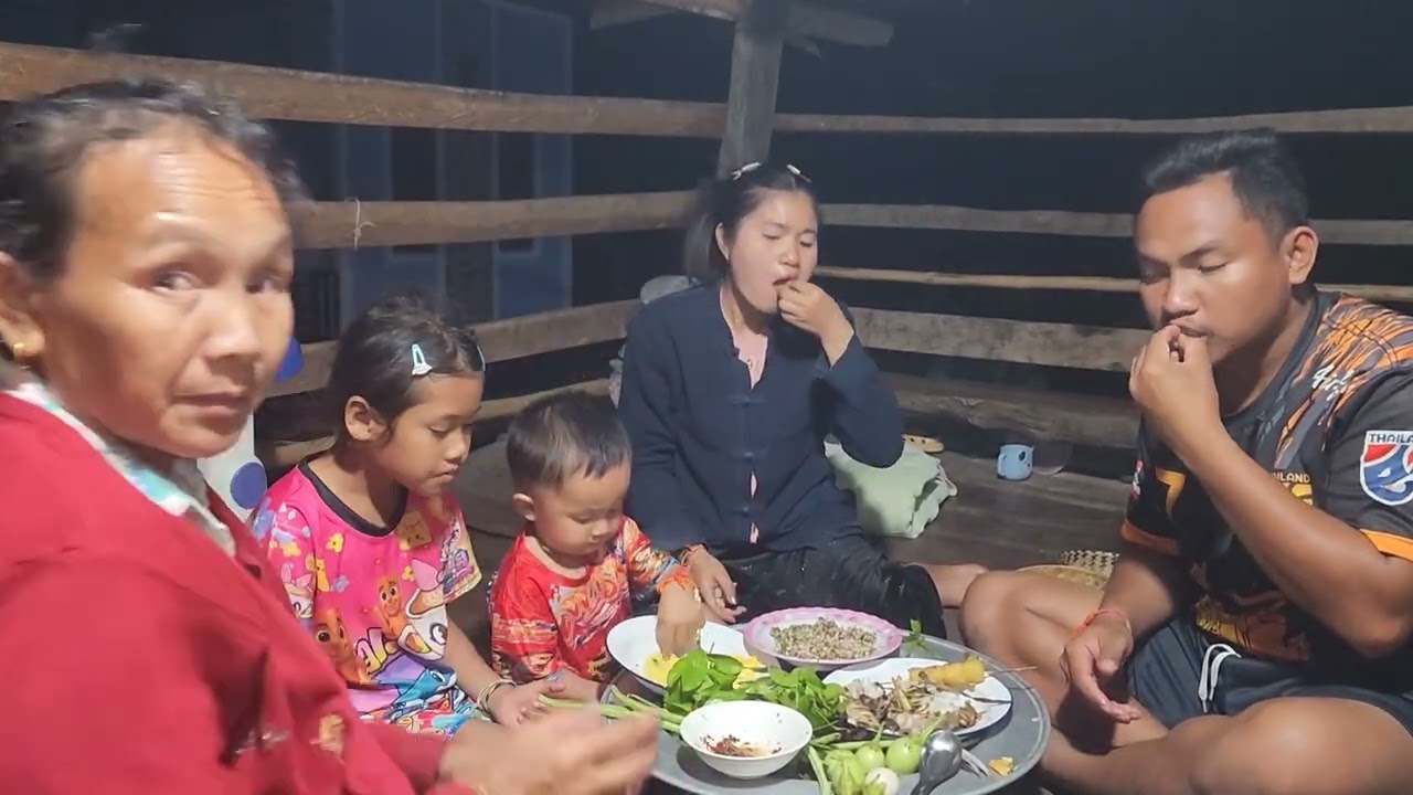 ก้อยไข่มดแดงอาหารชั้นสูงวันนี้อากาศกลับมาหนาวอีกแล้ว​