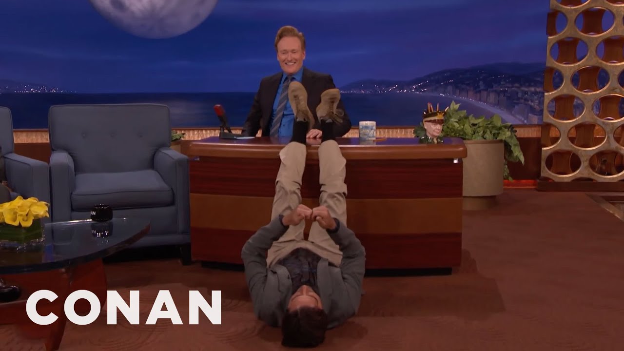Luke Wilson&rsquo;s Impression Of Millennials At The Airport | CONAN on TBS