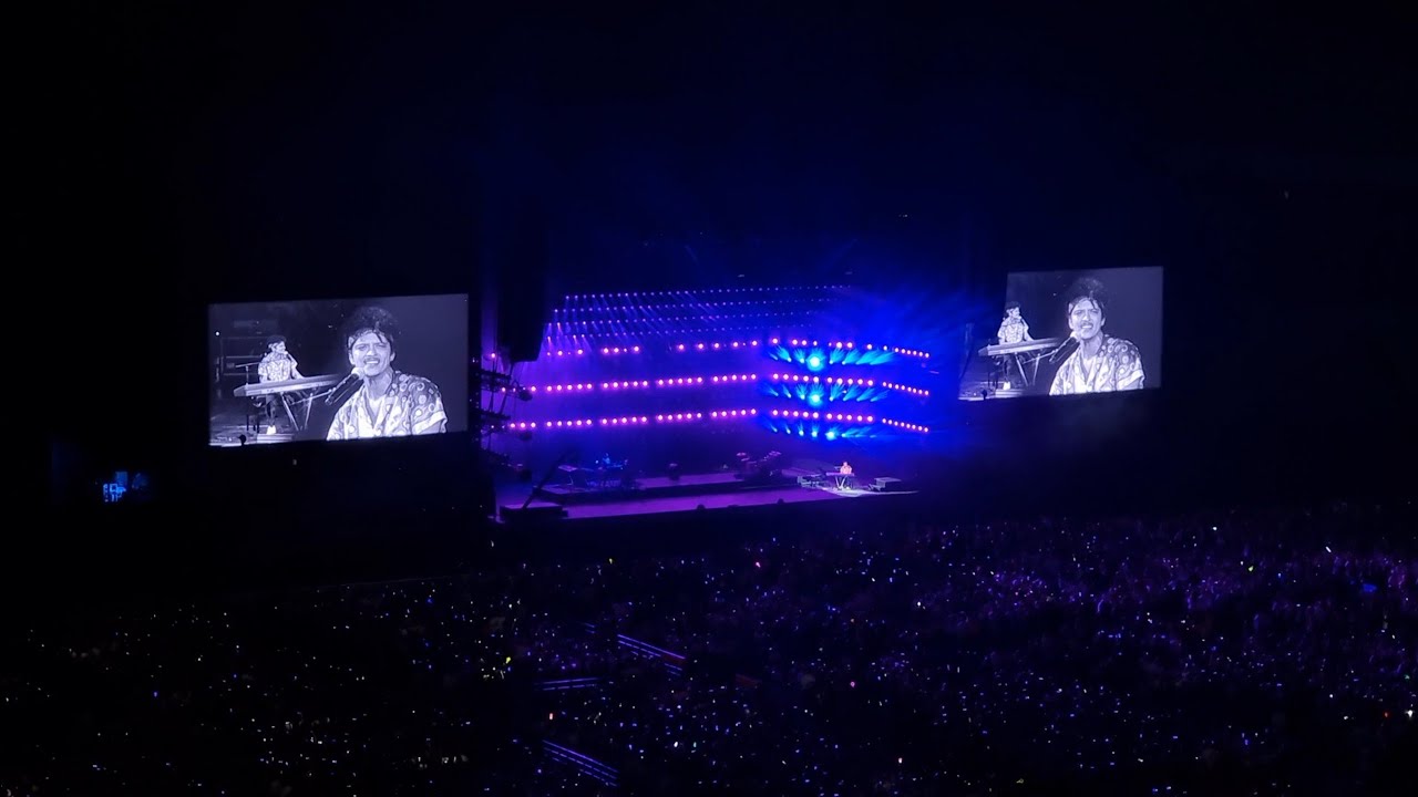Bruno Mars Live Concert - Grenade, Talking To The Moon, Nothin' On You, Leave The Door Open